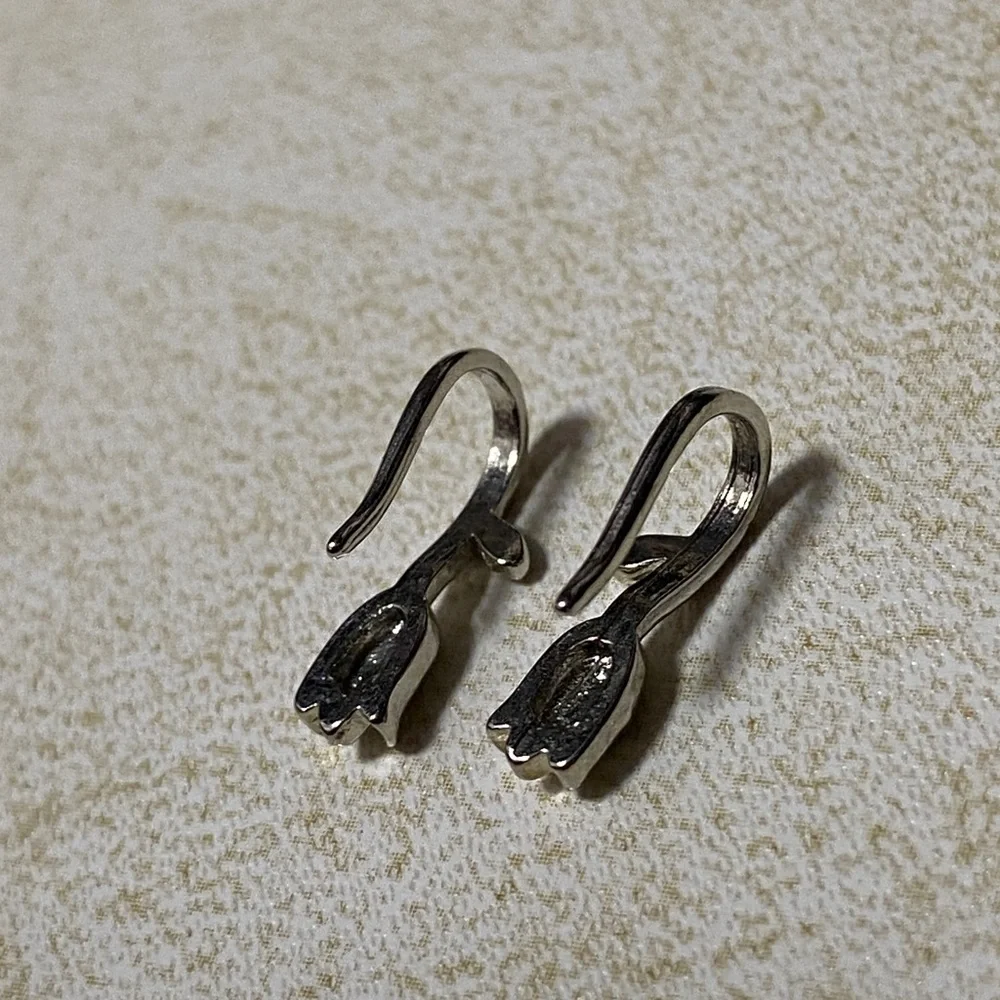 Solitaire Hanging Rose Silver Earrings